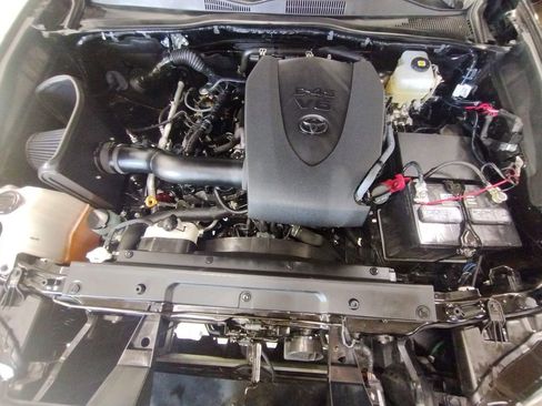 Used 2022 Toyota Tacoma TRD Pro AWD/4WD image 8