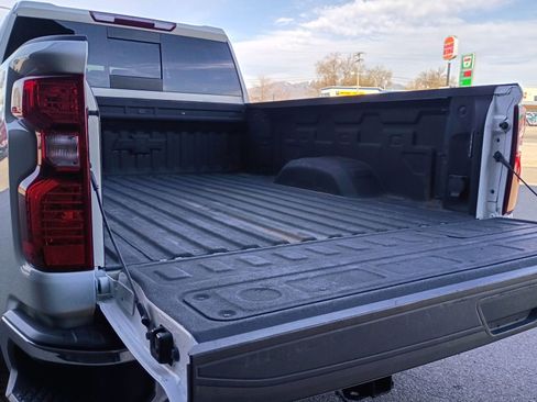 Used 2024 Chevrolet Silverado 3500 LT w/ Convenience Package image 9