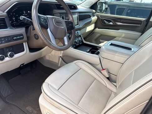 Used 2022 GMC Yukon XL Denali RWD image 5