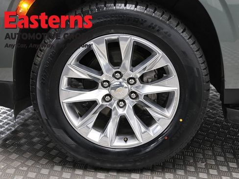 Used 2023 Chevrolet Suburban Premier image 37