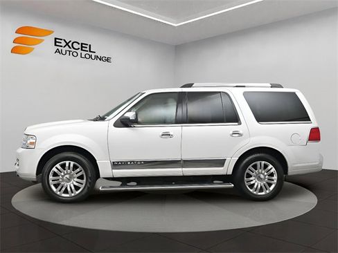 Used 2014 Lincoln Navigator 4WD image 2