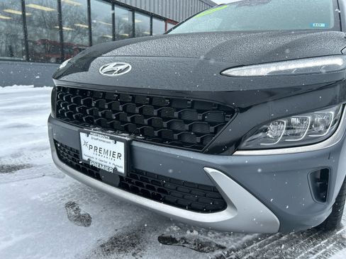 Used 2022 Hyundai Kona Limited image 11