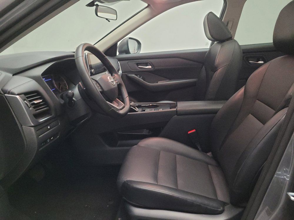Used 2025 Nissan Rogue SV w/ SV Premium Package FWD image 17
