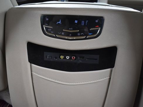 Used 2015 Cadillac Escalade Luxury image 34