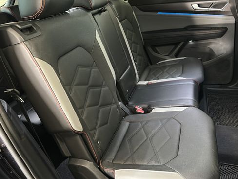 Used 2024 Volkswagen Atlas Peak Edition SE AWD/4WD image 24