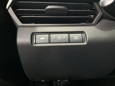 Used 2025 Nissan Altima 2.5 SV FWD image 19