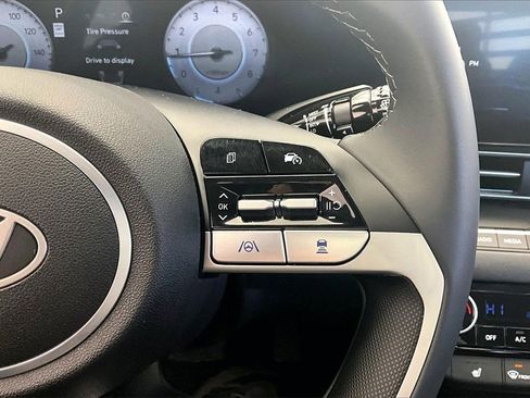 Certified 2025 Hyundai Elantra SEL image 21