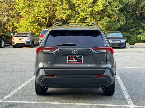 Used 2020 Toyota RAV4 LE FWD image 6