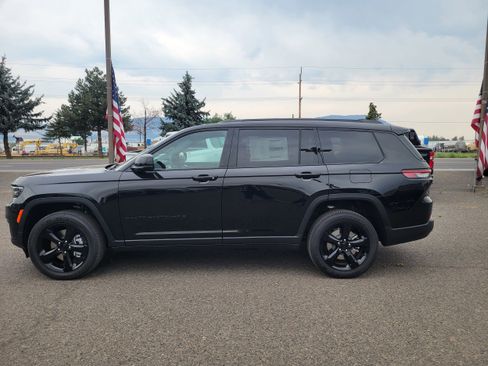 New 2025 Jeep Grand Cherokee L Altitude image 13