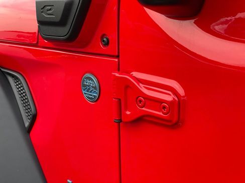 Used 2024 Jeep Wrangler Unlimited AWD/4WD image 34