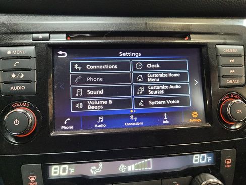 Used 2020 Nissan Rogue SV FWD image 25