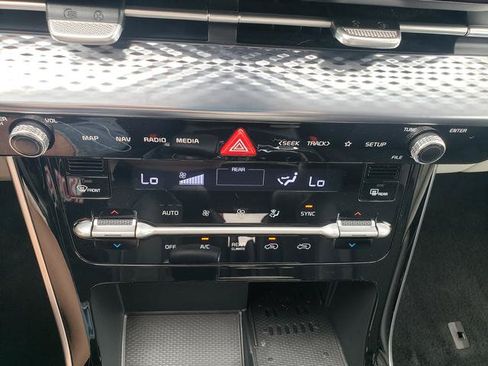 Certified 2024 Kia Carnival SX Prestige FWD image 24
