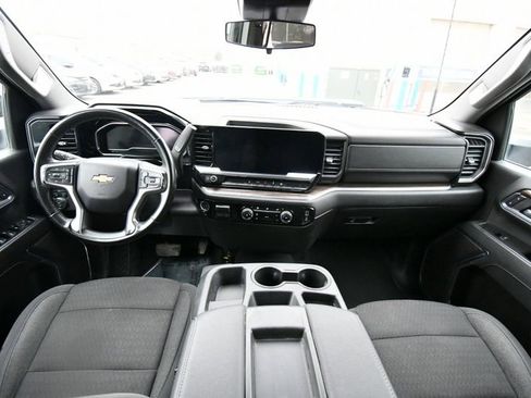 Used 2024 Chevrolet Silverado 2500 LT AWD/4WD image 3