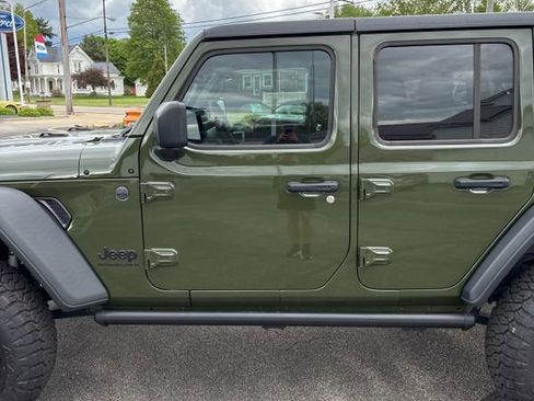 Used 2024 Jeep Wrangler Unlimited Sport AWD/4WD image 7