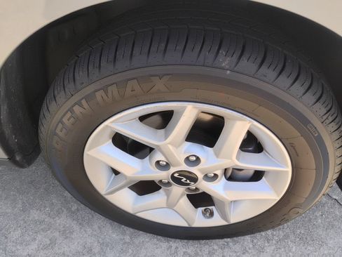 Used 2024 Kia Soul LX w/ Option Group 015 FWD image 9