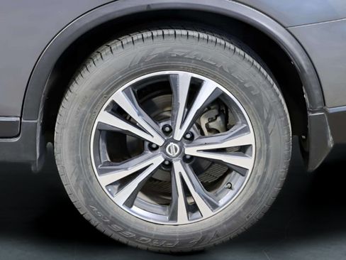 Used 2020 Nissan Rogue SV w/ Premium Package FWD image 9