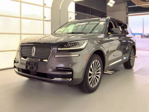 Used 2022 Lincoln Aviator AWD w/ Premium Package image 2