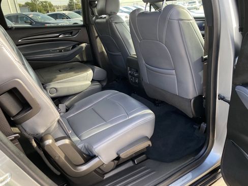 Used 2024 Buick Enclave Premium image 12