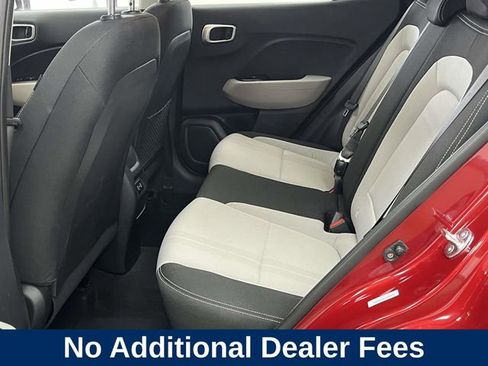 Used 2025 Hyundai Venue SEL FWD image 18