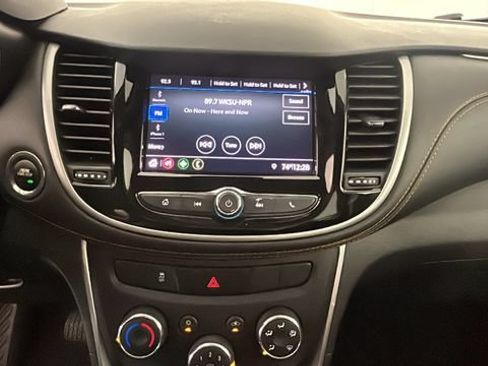 Used 2020 Chevrolet Trax LT w/ LT Convenience Package FWD image 23