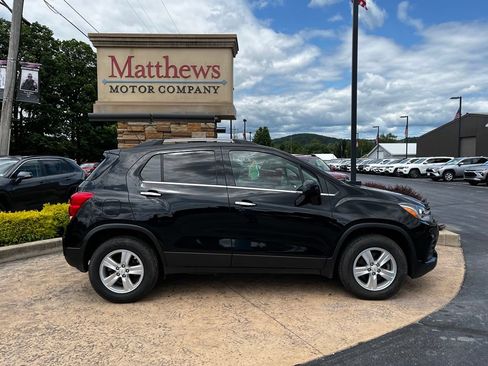 Used 2019 Chevrolet Trax LT w/ LT Convenience Package AWD/4WD image 4