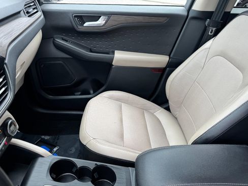 Used 2020 Ford Escape Titanium FWD image 13