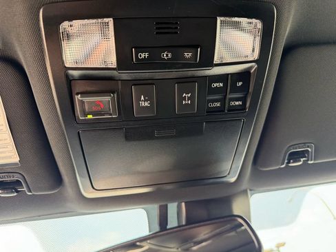 Used 2020 Toyota Tacoma TRD Off-Road w/ TRD Premium Off Road Package AWD/4WD image 34