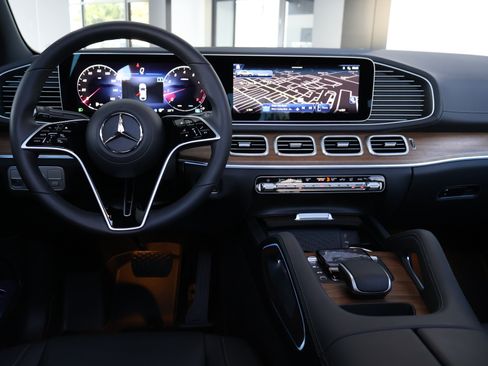 Certified 2025 Mercedes-Benz GLE 450 4MATIC Coupe w/ Winter Package image 20