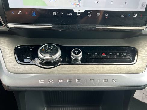 Used 2025 Ford Expedition Platinum AWD/4WD image 18