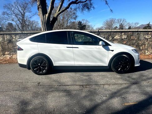 Used 2023 Tesla Model X image 12