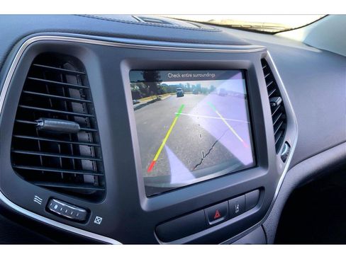 Used 2022 Jeep Cherokee Latitude Lux w/ Sun & Sound Group FWD image 20