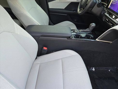 Used 2026 Toyota Camry XLE FWD image 22
