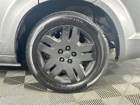 Used 2013 Dodge Avenger SE image 33