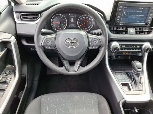 Used 2022 Toyota RAV4 XLE image 2