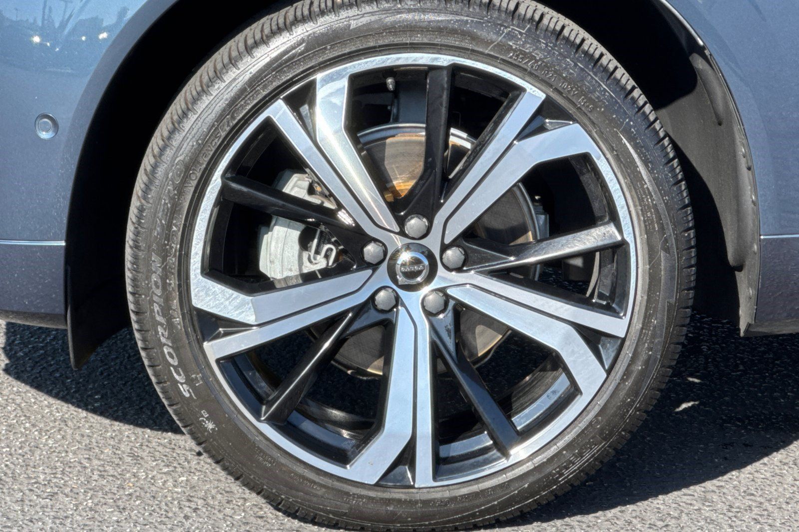 Used 2023 Volvo XC60 B5 Ultimate w/ Protection Package Premier FWD image 12