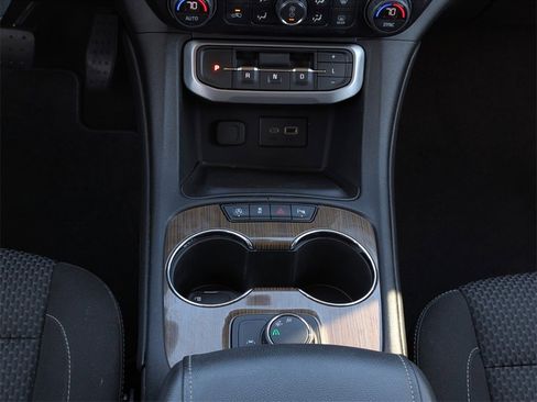 Used 2021 GMC Acadia SLE image 13