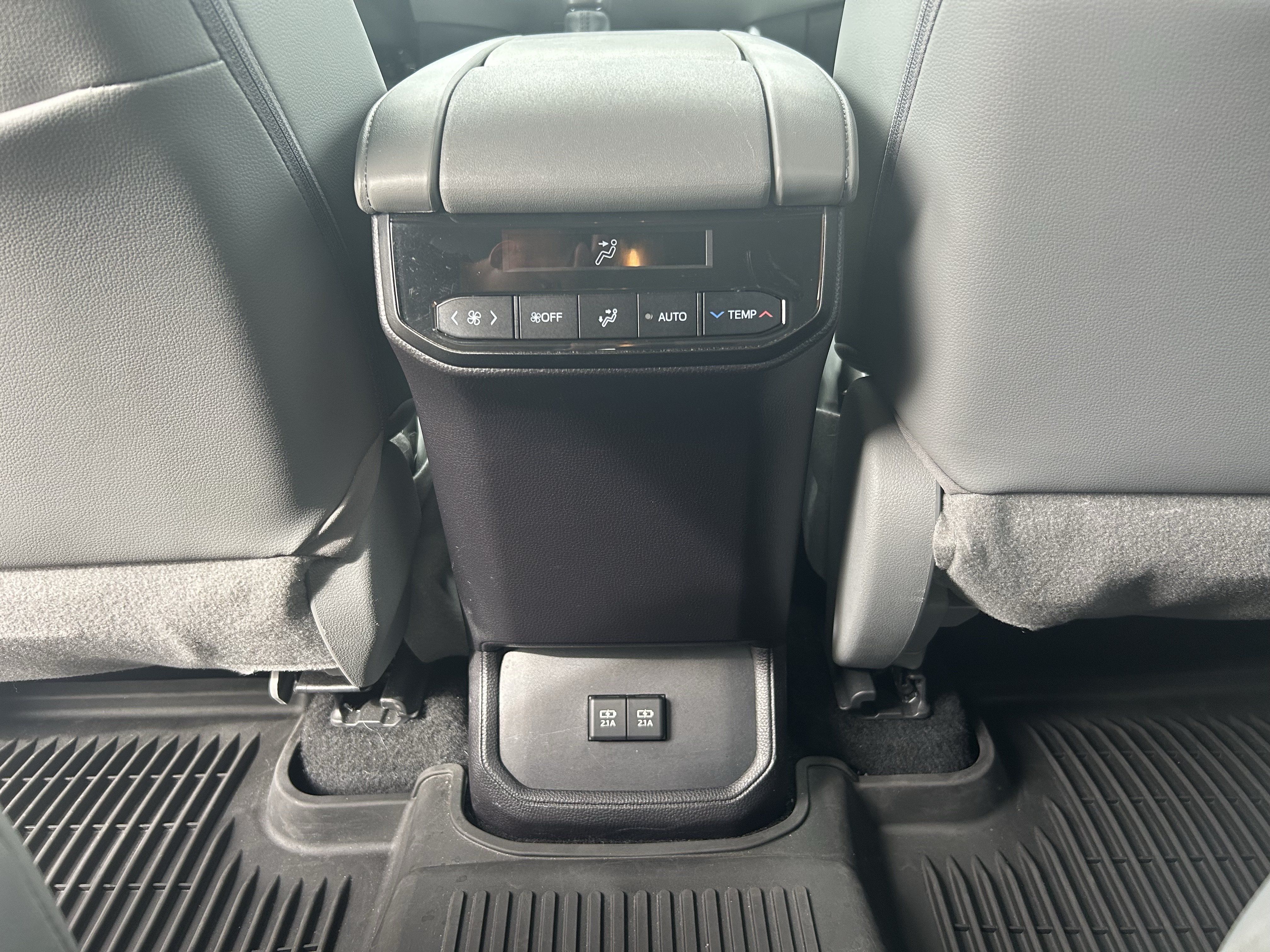 Certified 2021 Toyota Highlander XLE AWD/4WD image 34