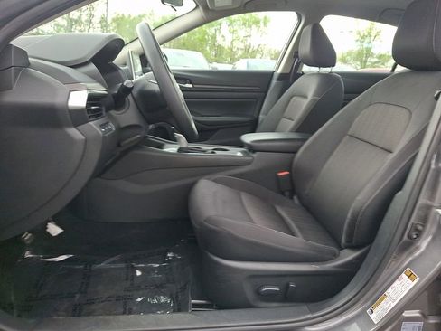 Used 2025 Nissan Altima 2.5 SV image 15