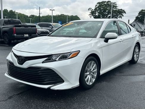 Used 2019 Toyota Camry LE FWD image 7