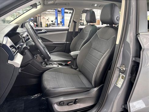 Used 2023 Volkswagen Taos SE w/ Panoramic Sunroof Package FWD image 24