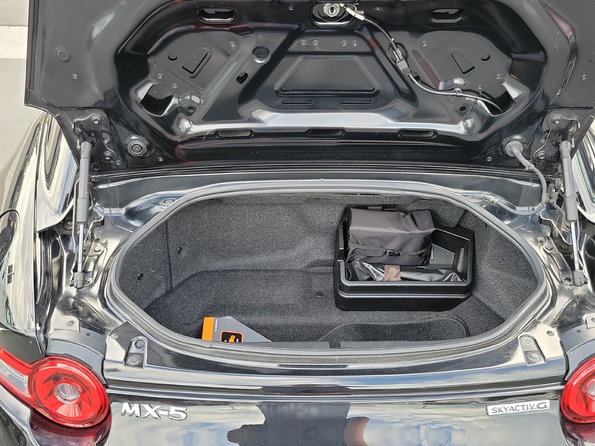 Used 2025 MAZDA MX-5 Miata RF Grand Touring RWD image 26