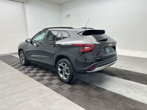 Used 2024 Chevrolet Trax LT w/ Driver Confidence Package FWD image 3