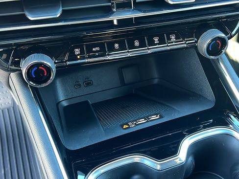 New 2026 Chevrolet Traverse High Country image 25