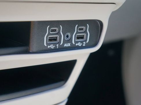 Used 2024 Chrysler Pacifica Touring-L FWD image 28