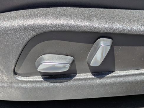 Used 2020 Cadillac XT5 Luxury FWD image 12