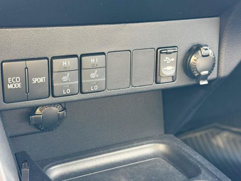 Used 2018 Toyota RAV4 Limited w/ Advanced Technology Package AWD/4WD image 32