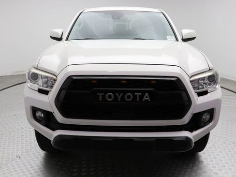 Certified 2020 Toyota Tacoma SR5 image 5