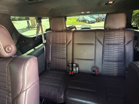 Used 2023 Cadillac Escalade ESV Sport Platinum AWD/4WD image 10