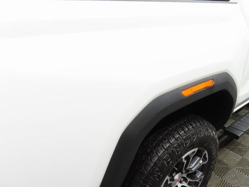 Used 2025 GMC Canyon AT4 w/ Technology Plus Package image 34