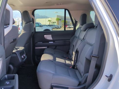 Used 2025 Ford Expedition Active AWD/4WD image 27